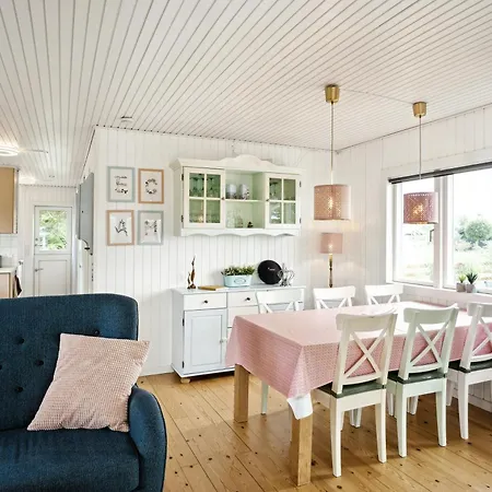 Rich Outdoor Life And Nostalgia At Holiday home *