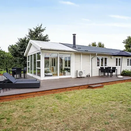 Rich Outdoor Life And Nostalgia At Holiday home *